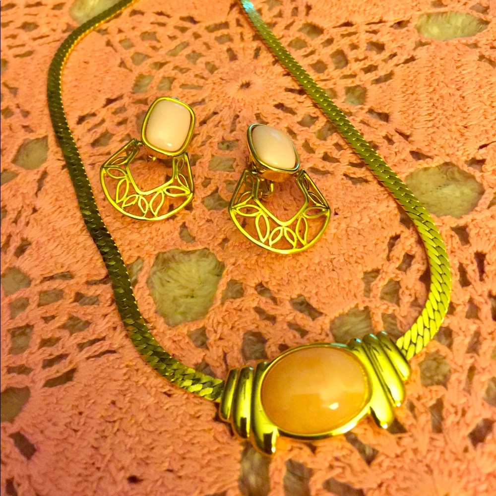 Vintage Trifari Necklace & Clip on Earrings